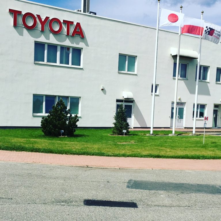 Transport specjalny Toyota Motors UK Ltd Piwowarczyk